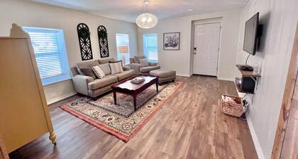 2-Bedroom with KING Bed Near Downtown Weatherford