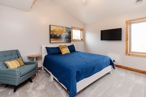 4 bedrooms, desk, iron/ironing board, travel cot