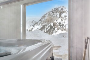 Interior - Ski in/ski out to Alta in this bright, breathtaking new home that sleeps 12 with fireplace! (Alta)
