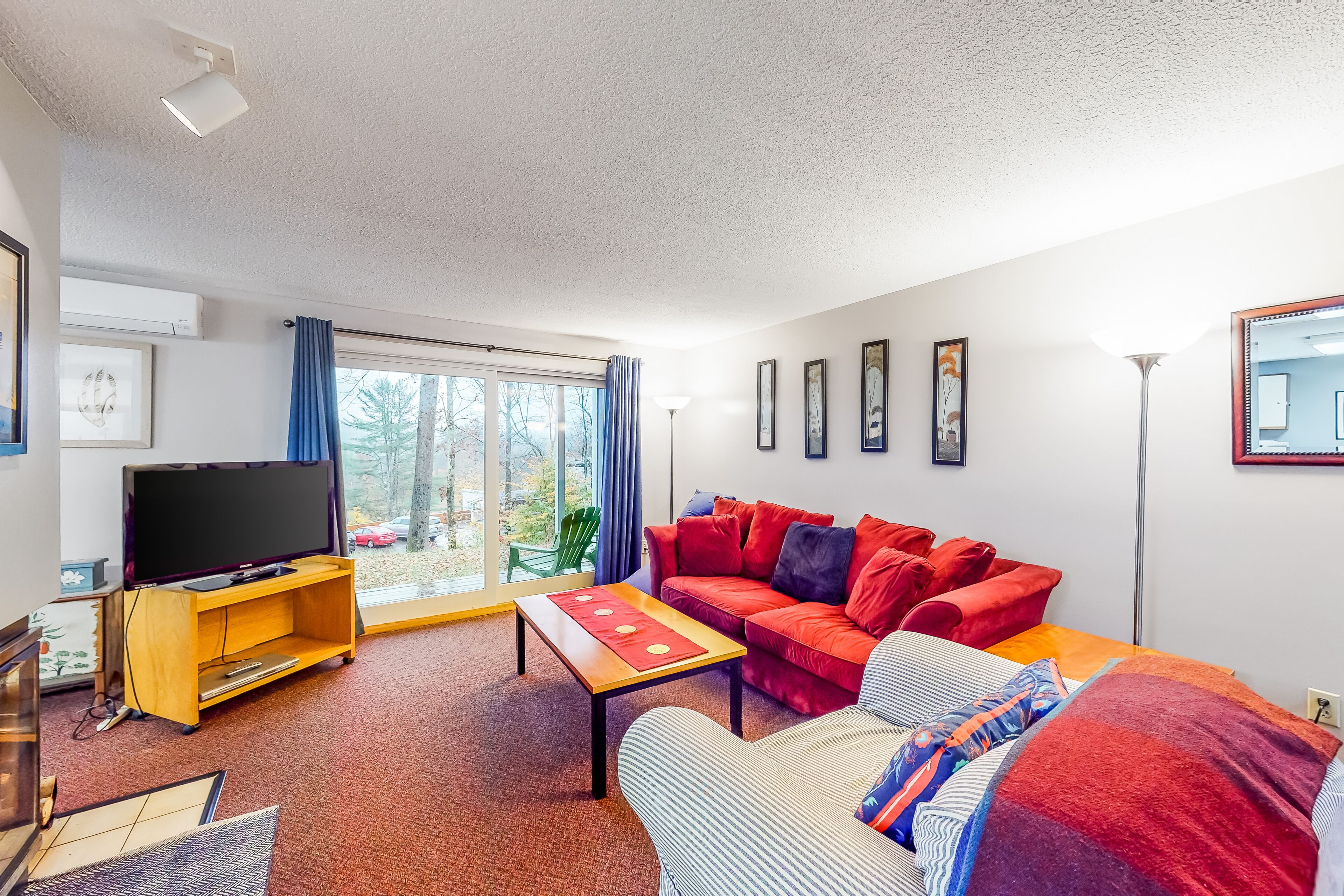 Cozy Condo with a Fireplace, Free WiFi, Shared Pool, Hot Tub, Tennis & Gym