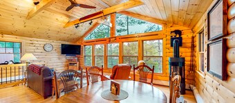 Lakefront home with lovely lake views - one mile from the casino
