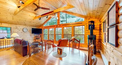 Lakefront home with lovely lake views - one mile from the casino