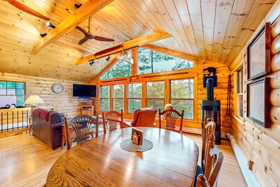 Lakefront home with lovely lake views - one mile from the casino