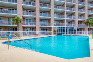 Indoor pool - Quaint Condo with Beautiful Gulf Views, a Shared Pool, Pool Spa, & Gym (Fort Morgan)