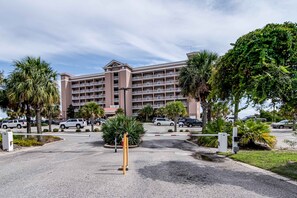 Exterior - Quaint Condo with Beautiful Gulf Views, a Shared Pool, Pool Spa, & Gym (Fort Morgan)