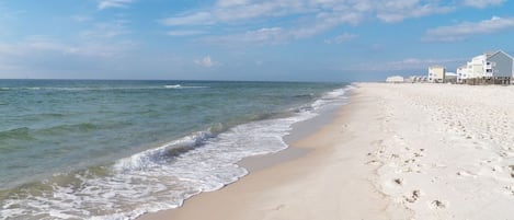 Una spiaggia nelle vicinanze