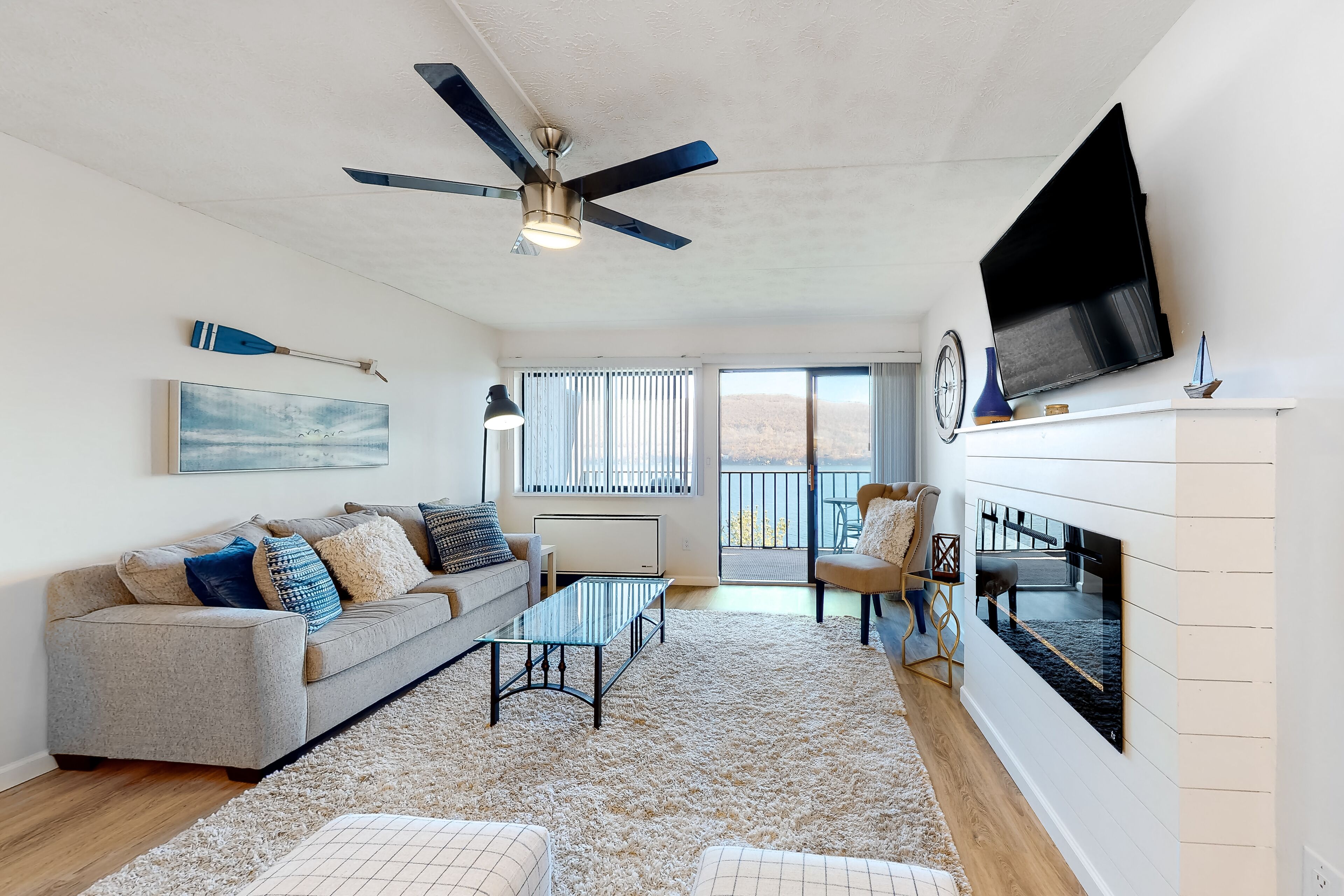 Modern lake-view condo near skiing with balcony, fireplace, W/D & full kitchen