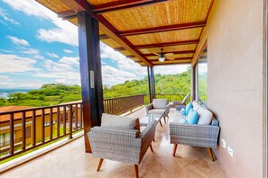 Property grounds - Gorgeous Condo with Shared Pool, Central AC, Ocean View, & Spacious Balcony (Playa Ocotal)