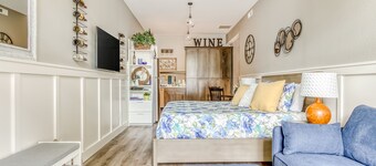 Beautifully-updated, ground floor studio with a kitchenette, & free WiFi