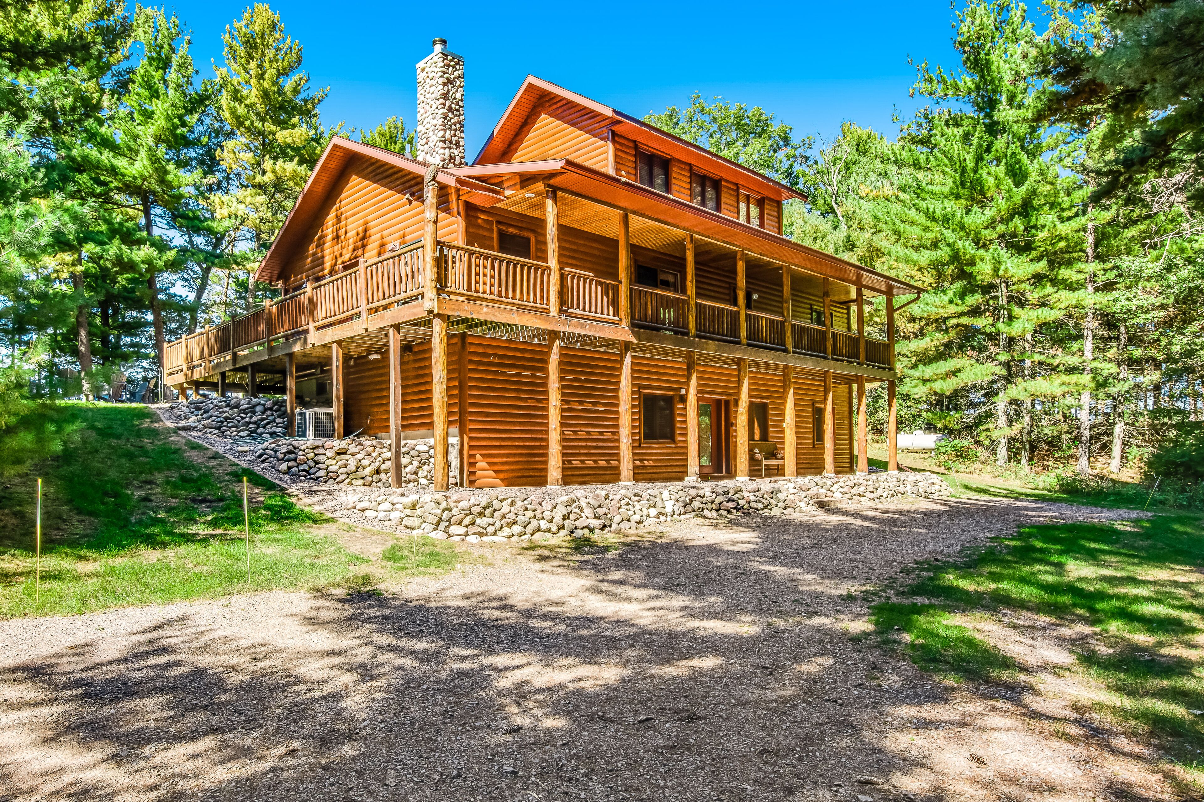 Lakefront home with balcony, fast WiFi, central AC, and firepits