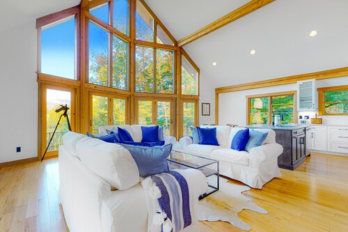 Dog-friendly home with Mt. Washington view, firepit, WiFi, & deck