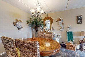Dining - Tropical Beach Escape with a Full Kitchen, Free WiFi, Shared Pool, & Pool Spa (South Padre Island)
