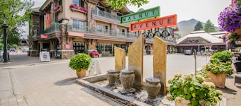 Ski-in/ski-out condo with pool, mountain view, balcony, & easy trail access