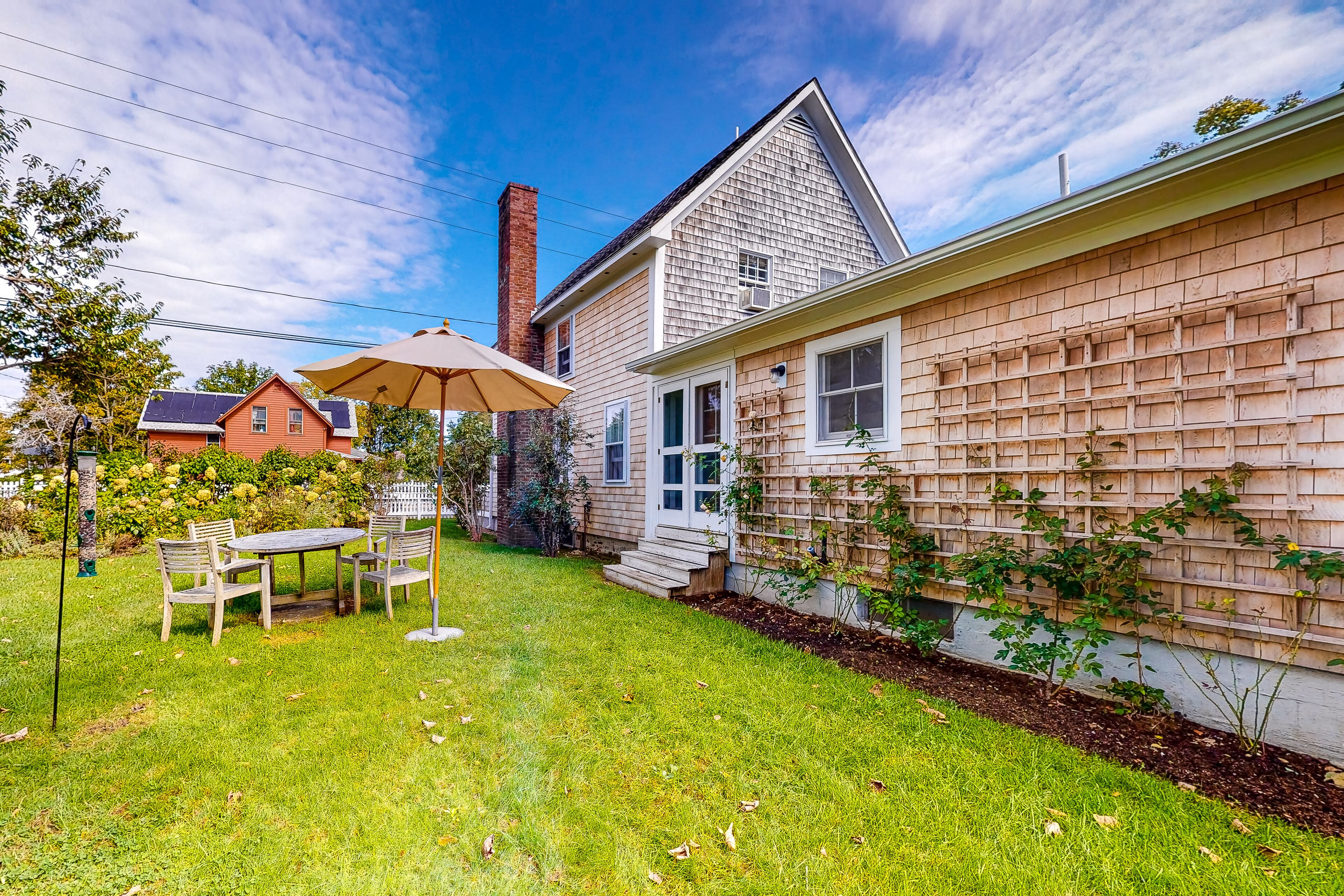 Dog-Friendly Home w/Amazing Fenced-In Yards, Private Washer/Dryer, Free WiFi