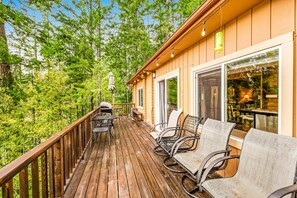 Property grounds - Dog-friendly lakefront cabin with woodstove, amazing view, firepit & dock (Tahuya)