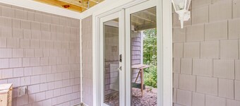 Single-Level Duplex with Fast WiFi & a Full Kitchen - Close to Magic Mountain