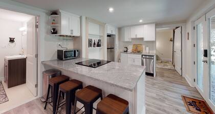 Single-Level Duplex with Fast WiFi & a Full Kitchen - Close to Magic Mountain