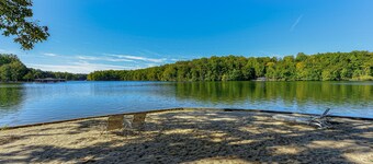 Stylish dog-friendly gem with kayaks, bikes, deck, firepit, private beach & dock