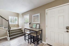 Interior - Cozy coastal home with high-speed WiFi and private gas grill - blocks from beach (Rockport)