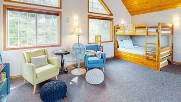 1 slaapkamer, een strijkplank/strijkijzer, wifi, beddengoed