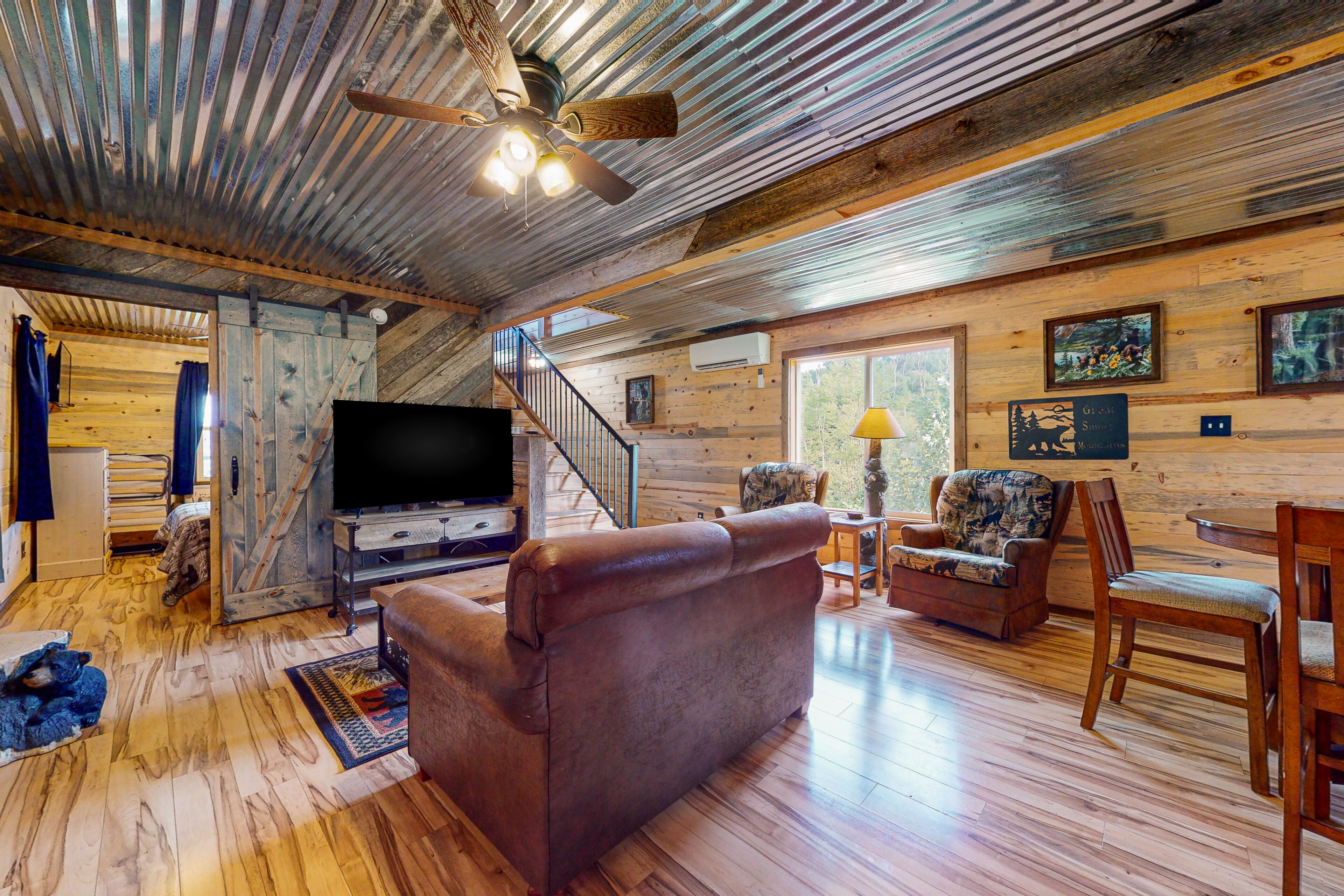 Modern cabin with pools, private hot tub, pool table, partial AC & washer/dryer