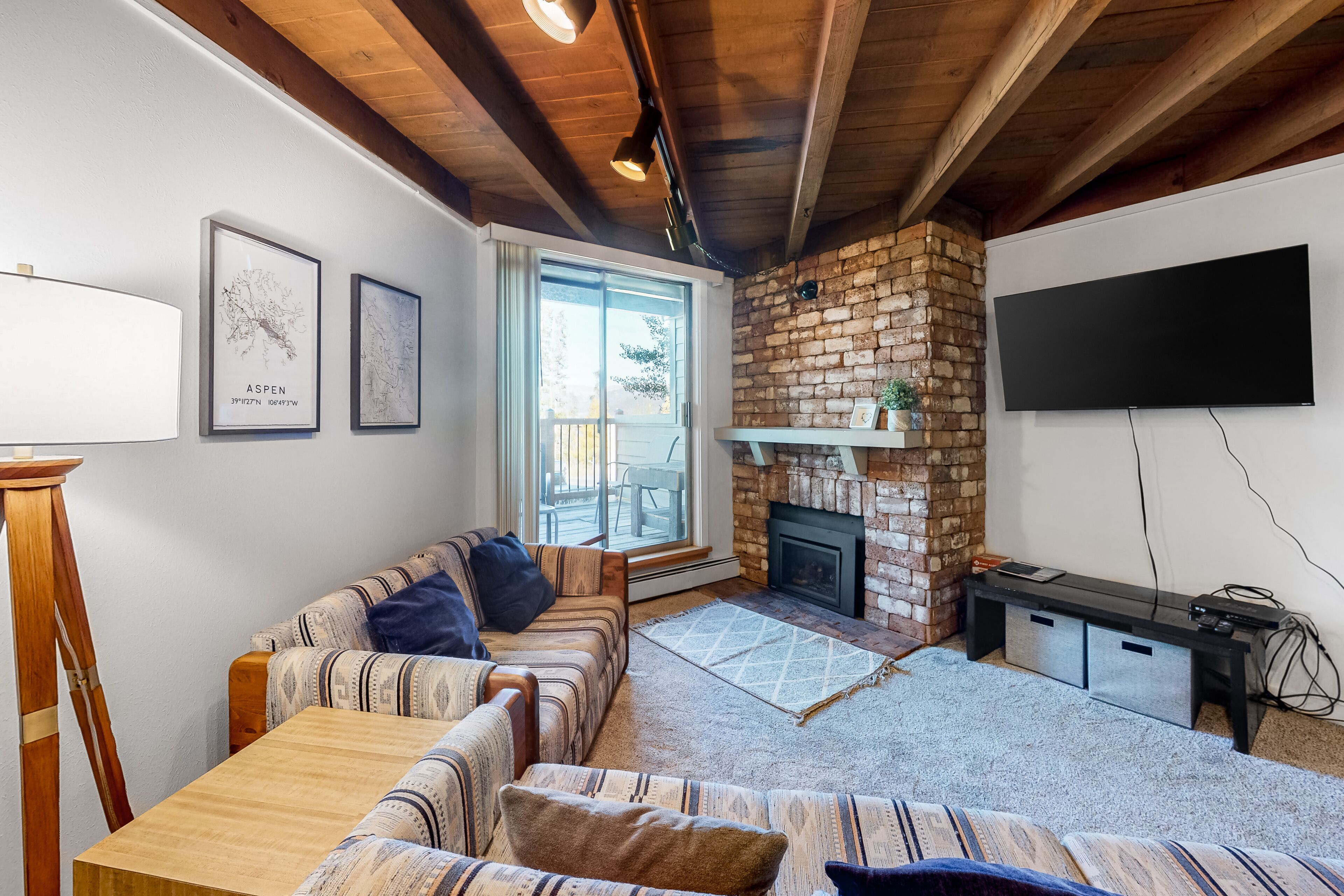 Mountain View Condo Near the Shuttle with Fireplace, WiFi & Shared Pool/Hot Tub