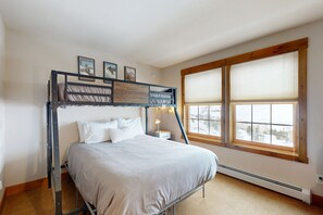2 bedrooms, Internet, bed sheets