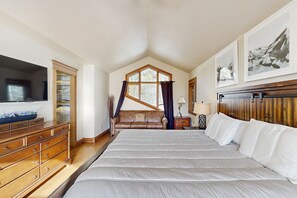 5 slaapkamers, een strijkplank/strijkijzer, internet, beddengoed