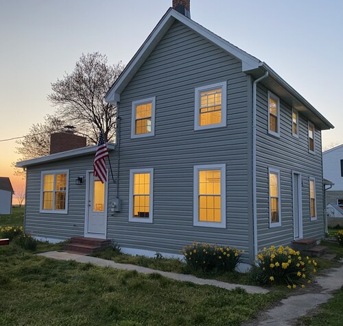 Single family home with screened porch. 