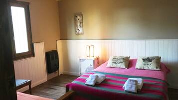 2 bedrooms, free WiFi, bed sheets, wheelchair access