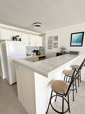 Fridge, microwave, oven, stovetop - Waikiki Beach furnished condo (Honolulu)