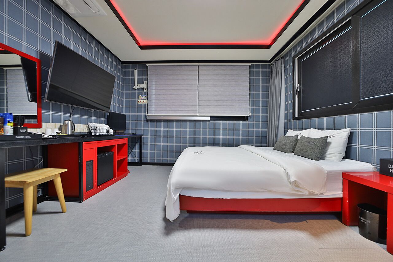 华丽双床房 | 隔音、免费 WiFi、床单