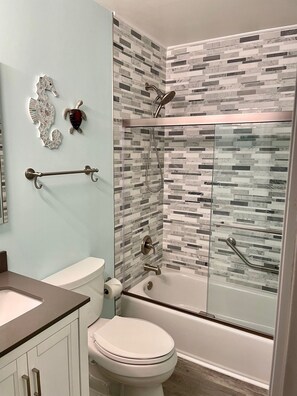Combined shower/tub, hair dryer, towels, soap