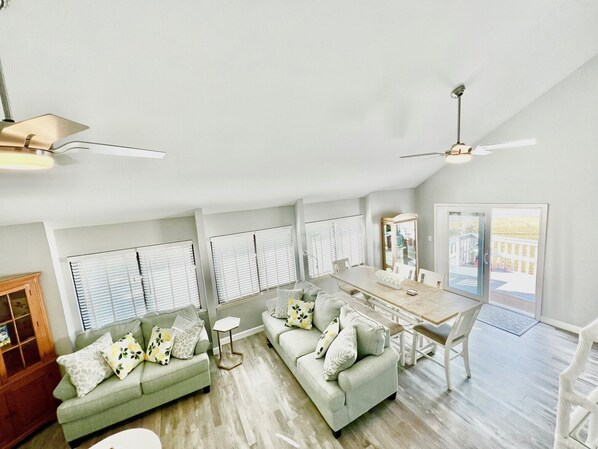 Smart TV, computer monitors