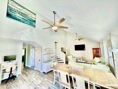 Birdie's Bungalow on Fripp - Across from Golf and Ocean - Cards Avail/Golf Cart