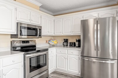 Newly remodeled bay view home with high-speed WiFi, central AC, and gas grill