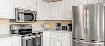 Newly remodeled bay view home with high-speed WiFi, central AC, and gas grill