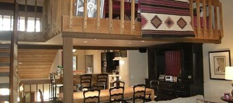 Cozy Family sized Condo w/ access to Pool, Hot Tubs, Sauna, Golfing & Tennis!