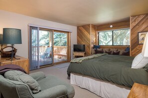 4 bedrooms, iron/ironing board, free WiFi, bed sheets - Cozy Family sized Condo- access to Hot Tub and Sauna- Minutes away from Skiing (Sun Valley)
