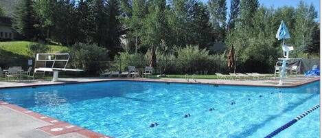 Piscina externa, piscina aquecida