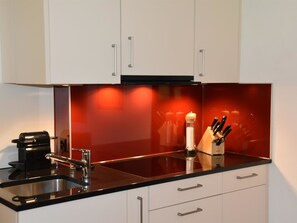 Fridge, dishwasher, cookware/dishes/utensils