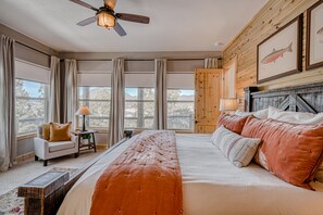 4 bedrooms, desk, iron/ironing board, Internet