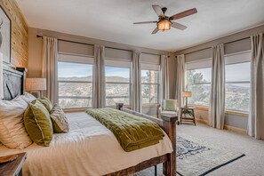 4 bedrooms, desk, iron/ironing board, internet - Lodge-style home with striking mountain views, fireplaces, & hot tub (South Fork)