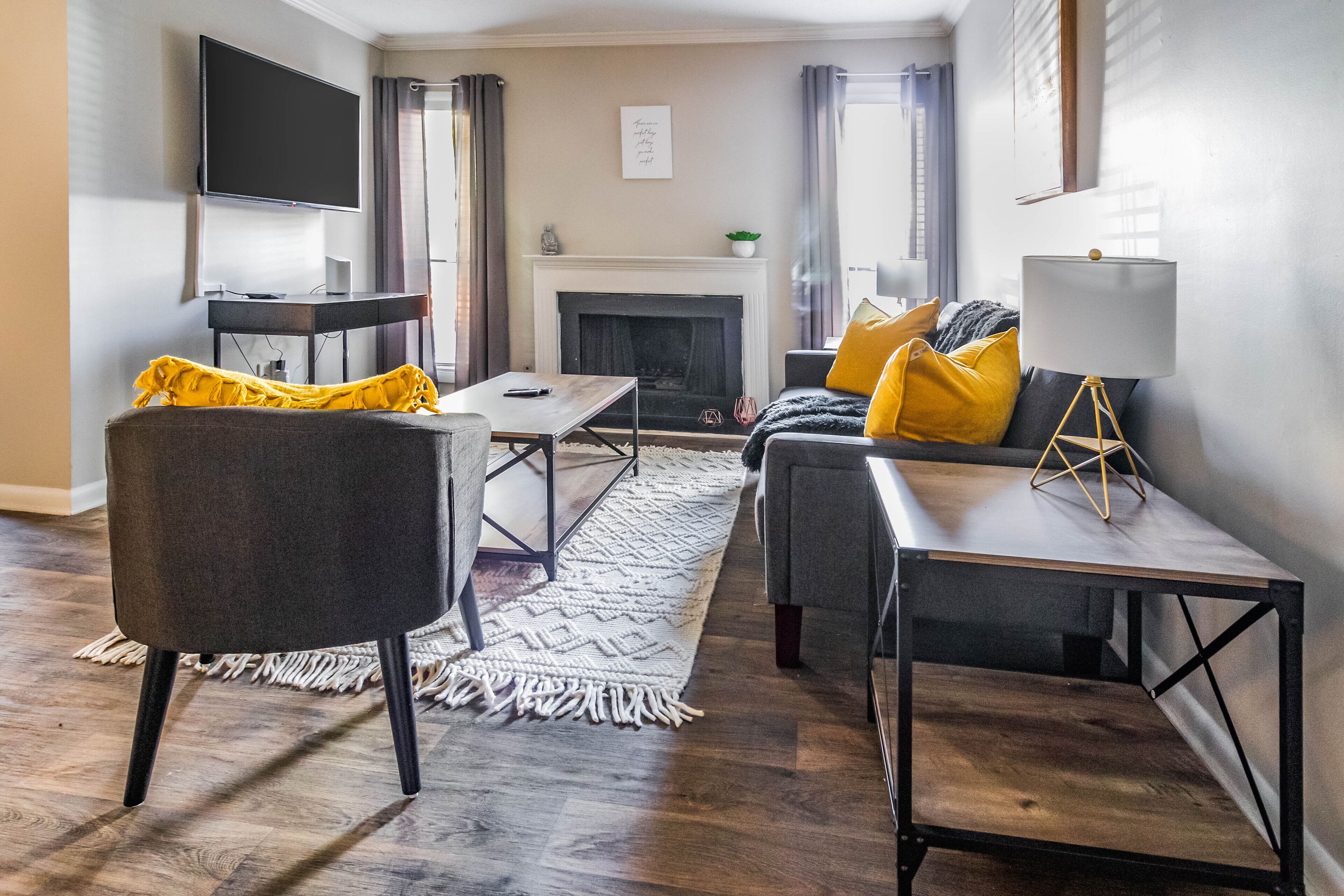 Luxe 1 bed/1 Bath 4 mins From Truist Park !! FREE PARKING!