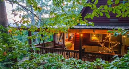 Serene & secluded 2-Story home with covered porch, firepit & telescope