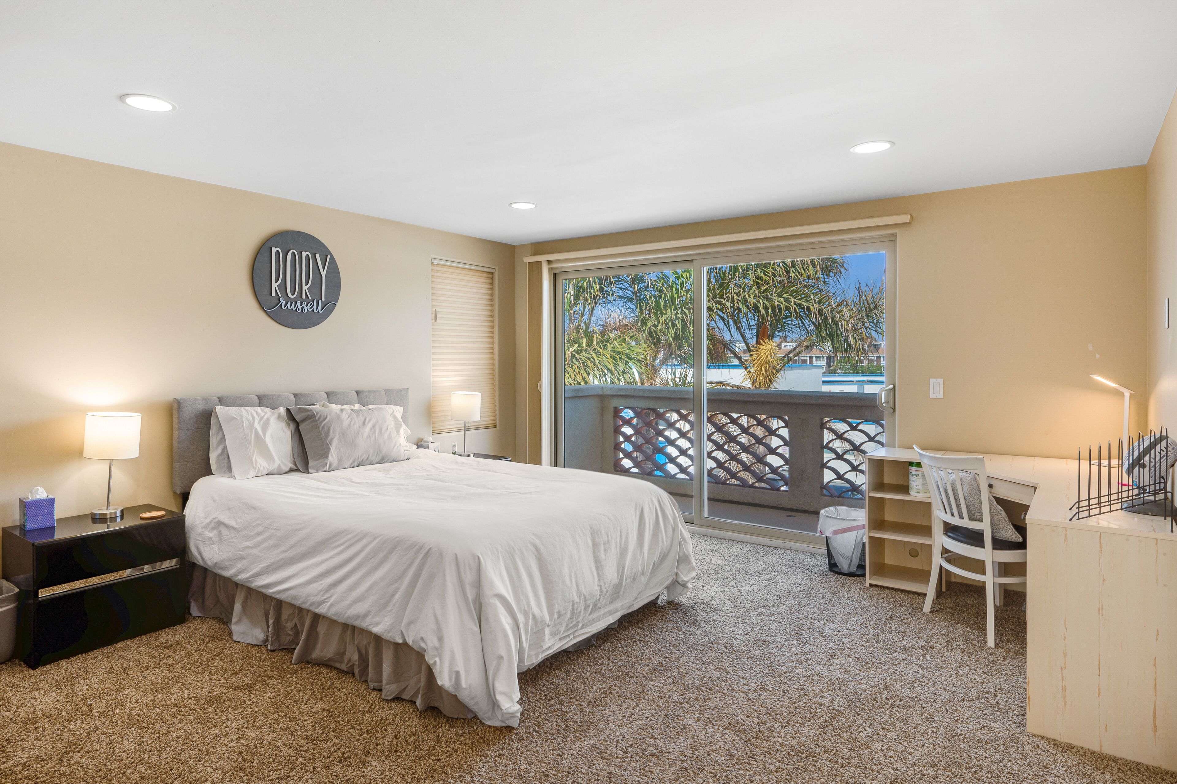 4 soverom, strykejern/-brett, internettilgang og sengetøy