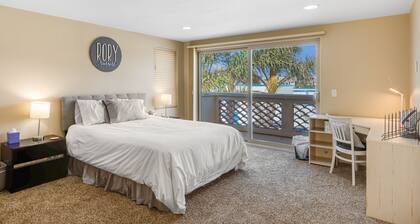 Oceanview home with rooftop deck and game room - dog-friendly