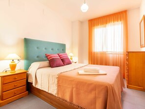 2 bedrooms, travel crib, free WiFi