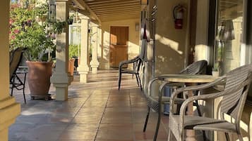 Tempat makan outdoor