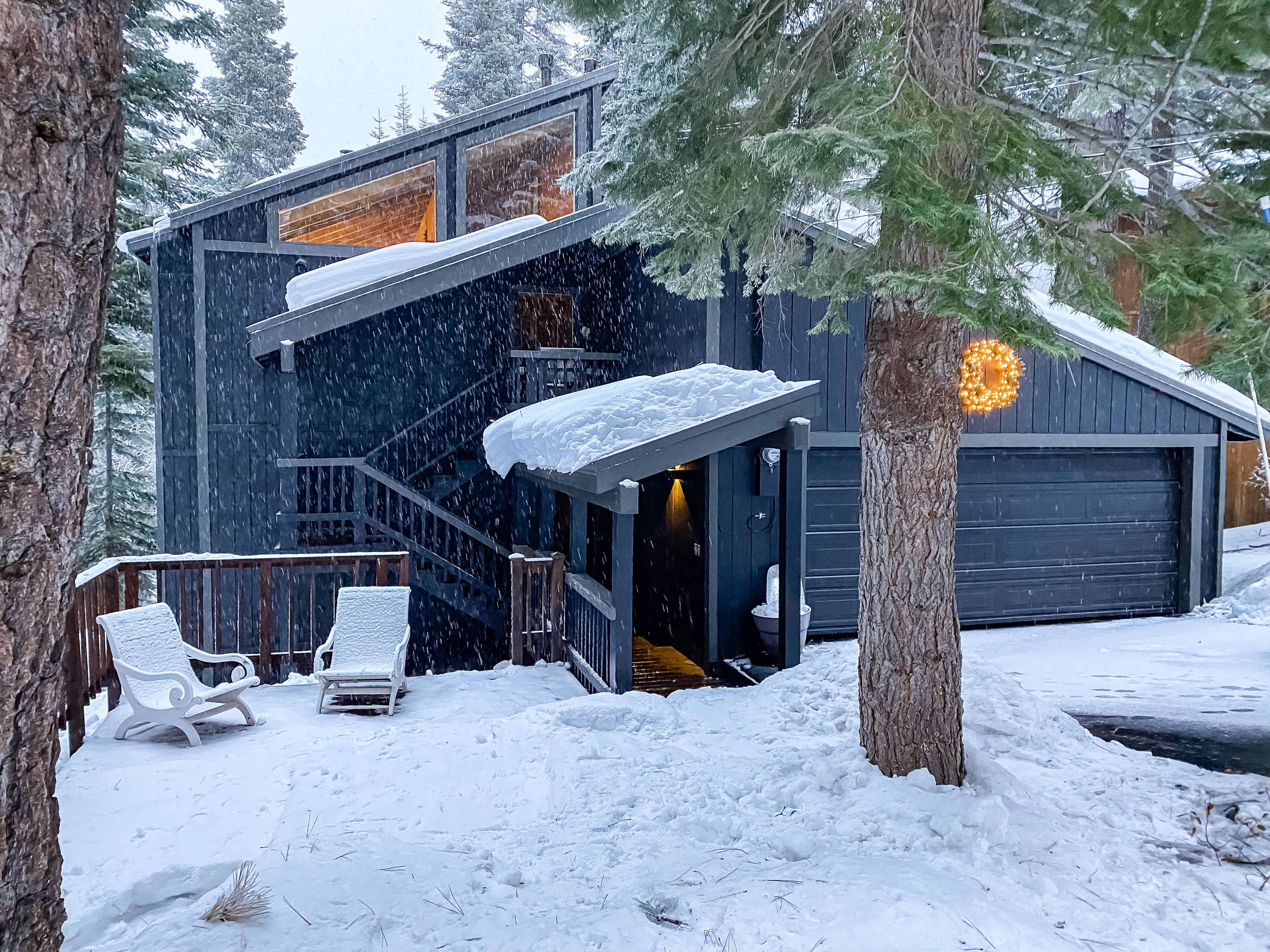 Two-story dog-friendly getaway with private hot tub, wood stove, & full kitchen